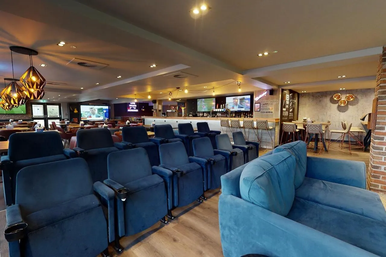 Village Hotel Bornemouth 3*,